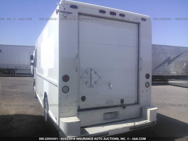 4UZA4FF47VC792123 - 1997 FREIGHTLINER CHASSIS M LINE WALK-IN VAN WHITE photo 3