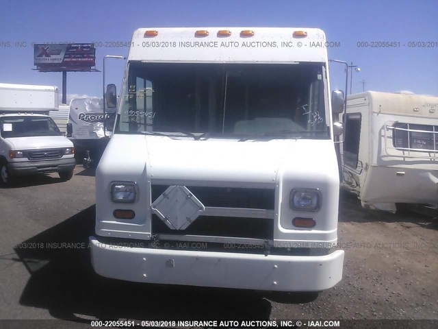 4UZA4FF47VC792123 - 1997 FREIGHTLINER CHASSIS M LINE WALK-IN VAN WHITE photo 8