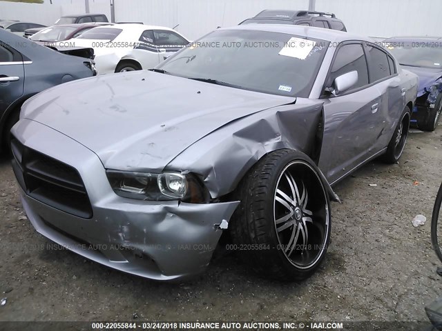 2C3CDXBGXEH356516 - 2014 DODGE CHARGER SE SILVER photo 2