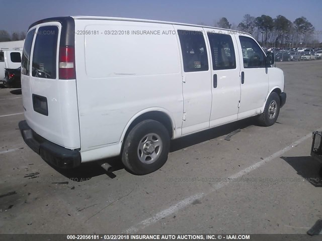 1GCFG15X281189113 - 2008 CHEVROLET EXPRESS G1500  WHITE photo 4