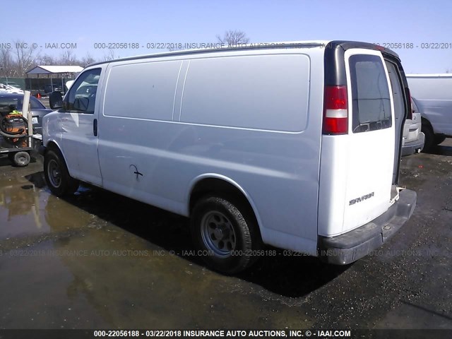 1GTFG15X761213029 - 2006 GMC SAVANA G1500 WHITE photo 3