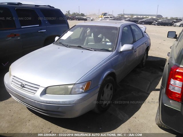 JT2BF22K1V0082029 - 1997 TOYOTA CAMRY LE/XLE Light Blue photo 2