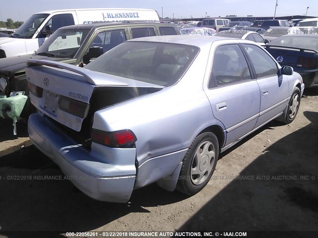 JT2BF22K1V0082029 - 1997 TOYOTA CAMRY LE/XLE Light Blue photo 4