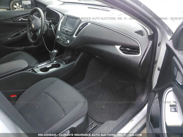 1G1ZB5ST4HF134811 - 2017 CHEVROLET MALIBU LS 银色 照片 5