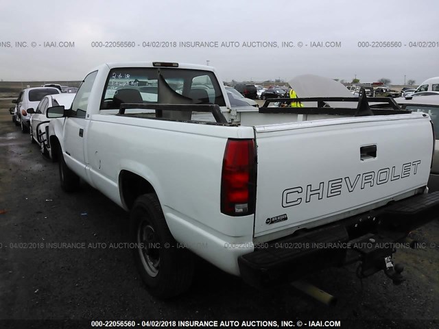 1GCGC24R4WZ182512 - 1998 CHEVROLET GMT-400 C2500 WHITE photo 3