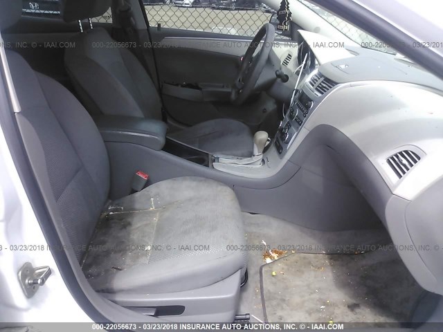 1G1ZA5EU6BF135604 - 2011 CHEVROLET MALIBU LS WHITE photo 5