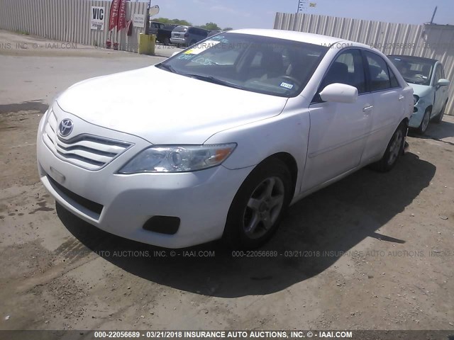 4T4BF3EKXBR123479 - 2011 TOYOTA CAMRY SE/LE/XLE WHITE photo 2