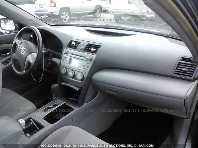 4T4BE46K98R029495 - 2008 TOYOTA CAMRY CE/LE/XLE/SE GRAY photo 5