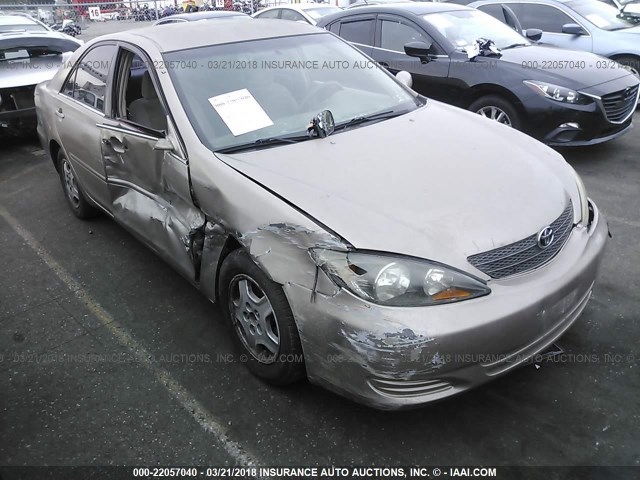 4T1BF32K12U020028 - 2002 TOYOTA CAMRY LE/XLE/SE GOLD photo 1