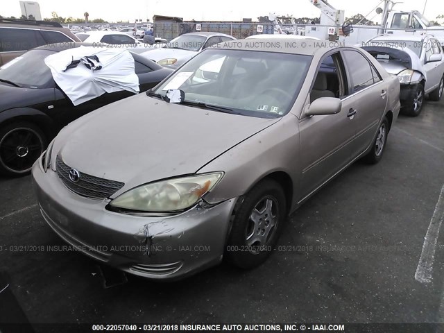 4T1BF32K12U020028 - 2002 TOYOTA CAMRY LE/XLE/SE GOLD photo 2