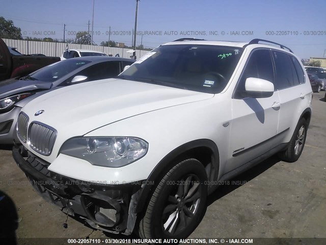 5UXZW0C57D0B95440 - 2013 BMW X5 XDRIVE35D WHITE photo 2