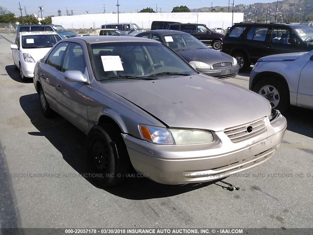 JT2BG22K2W0206727 - 1998 TOYOTA CAMRY CE/LE/XLE BEIGE photo 1