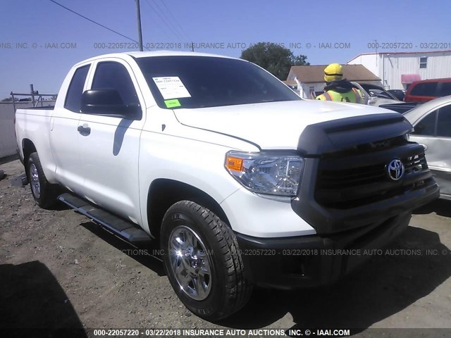 5TFRM5F11GX104278 - 2016 TOYOTA TUNDRA DOUBLE CAB SR/SR5 WHITE photo 1