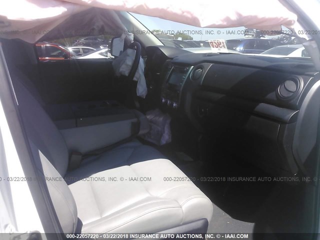 5TFRM5F11GX104278 - 2016 TOYOTA TUNDRA DOUBLE CAB SR/SR5 WHITE photo 5