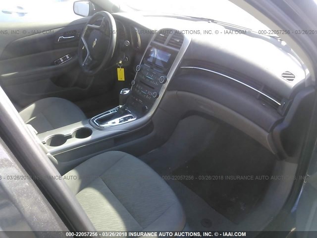 1G11B5SA6DF348074 - 2013 CHEVROLET MALIBU LS ნაცრისფერი ფოტო 5