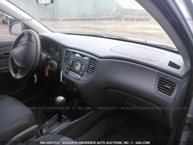 KNADE223196523850 - 2009 KIA RIO LX/SX SILVER photo 5