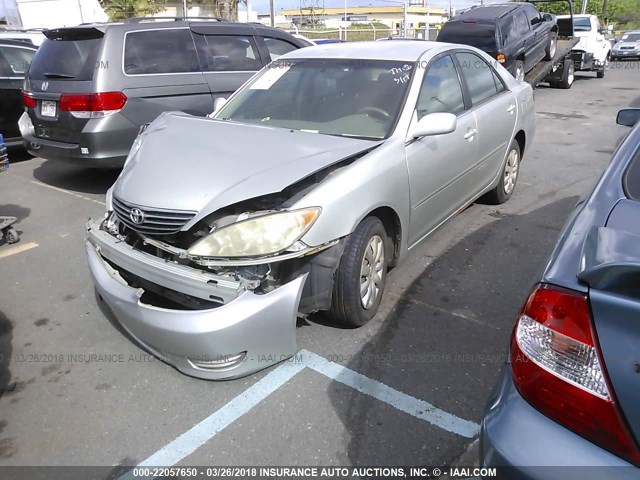 JTDBE32K553008577 - 2005 TOYOTA CAMRY LE/XLE/SE 灰色 照片 2
