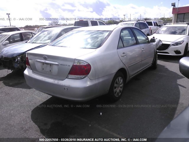 JTDBE32K553008577 - 2005 TOYOTA CAMRY LE/XLE/SE 灰色 照片 4