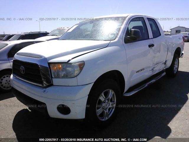 5TFRM5F1XBX026088 - 2011 TOYOTA TUNDRA DOUBLE CAB SR5 WHITE photo 2