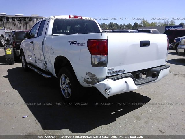 5TFRM5F1XBX026088 - 2011 TOYOTA TUNDRA DOUBLE CAB SR5 WHITE photo 3