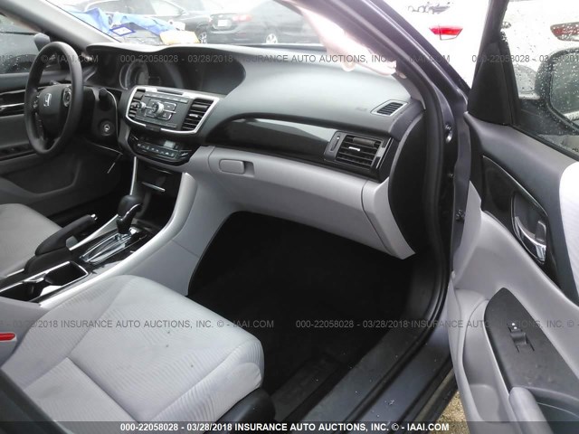 1HGCR2F32HA020838 - 2017 HONDA ACCORD LX GRAY photo 5