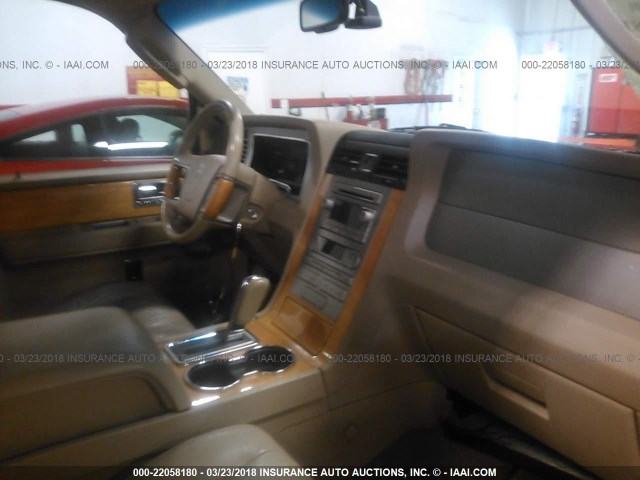 5LMFU28588LJ19993 - 2008 LINCOLN NAVIGATOR BLACK photo 5