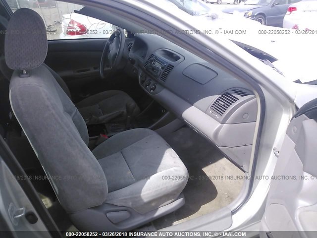 4T1BE32K12U527885 - 2002 TOYOTA CAMRY LE/XLE/SE SILVER photo 5