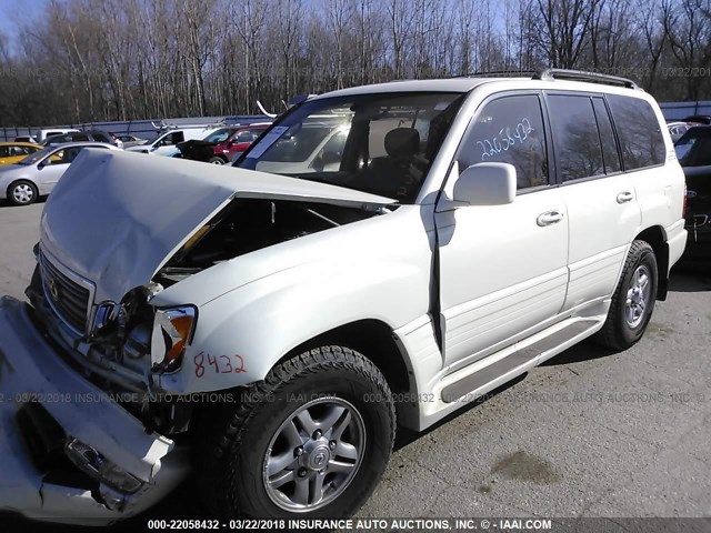 JTJHT00W223520942 - 2002 LEXUS LX 470 WHITE photo 2