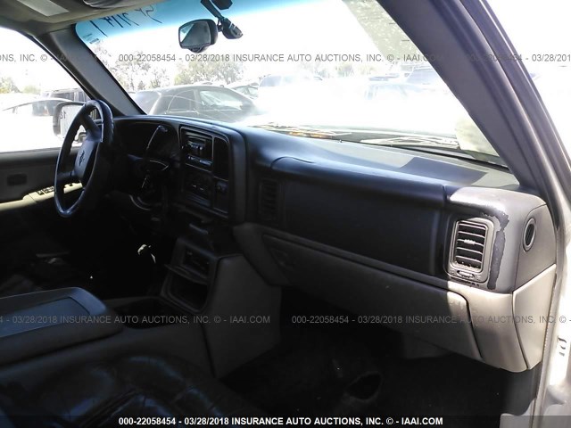 1GNEC13TX2R193059 - 2002 CHEVROLET TAHOE C1500 WHITE photo 5