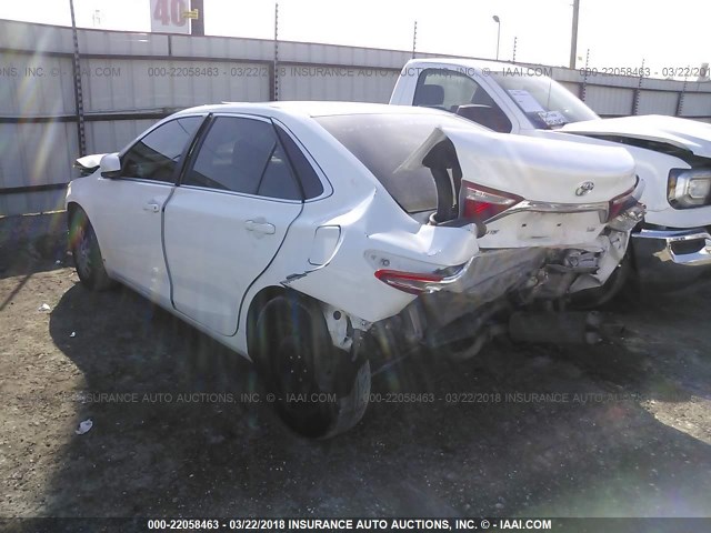 4T4BF1FK1FR451575 - 2015 TOYOTA CAMRY LE/XLE/SE/XSE Weiß Foto 3