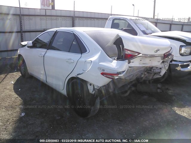 4T4BF1FK1FR451575 - 2015 TOYOTA CAMRY LE/XLE/SE/XSE WHITE photo 3