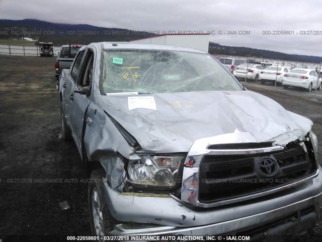 5TFDY5F17CX230587 - 2012 TOYOTA TUNDRA CREWMAX SR5 SILVER photo 6