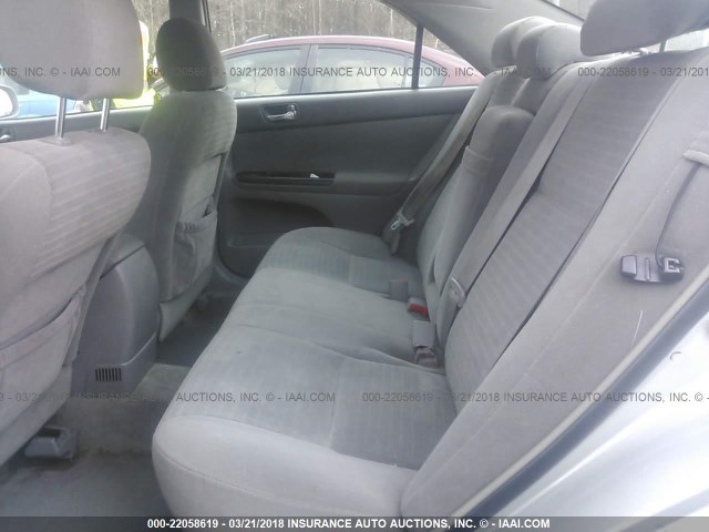 4T1BE32K35U408868 - 2005 TOYOTA CAMRY LE/XLE/SE ვერცხლისფერი ფოტო 8