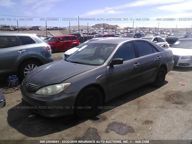 4T1BE32K95U968801 - 2005 TOYOTA CAMRY LE/XLE/SE GRAY photo 2