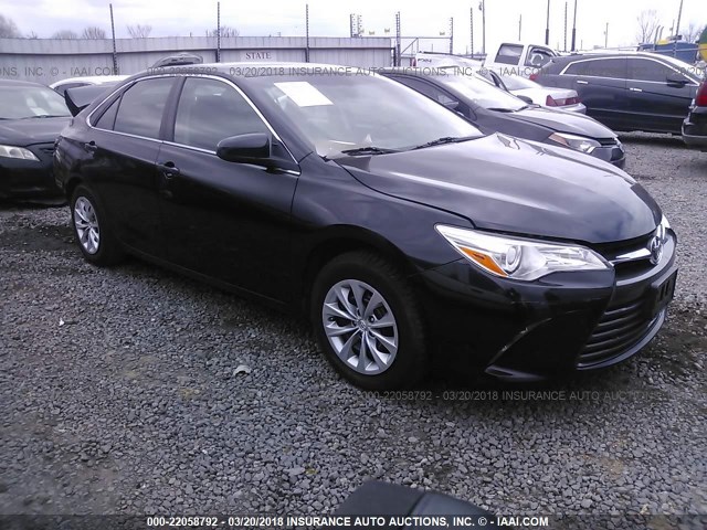 4T1BF1FK8FU901118 - 2015 TOYOTA CAMRY LE/XLE/SE/XSE Schwarz Foto 1