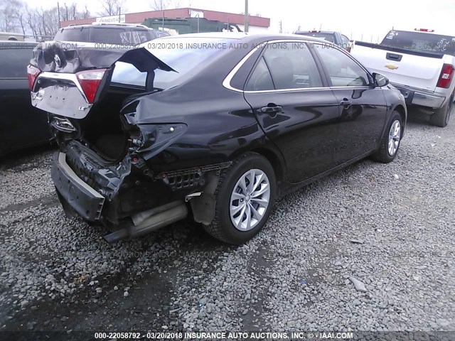 4T1BF1FK8FU901118 - 2015 TOYOTA CAMRY LE/XLE/SE/XSE Schwarz Foto 4