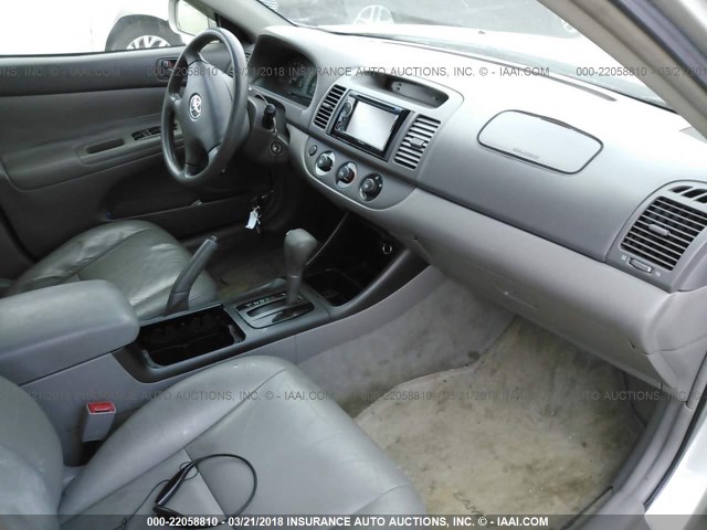 4T1BE32K73U199812 - 2003 TOYOTA CAMRY LE/XLE/SE GRAY photo 5