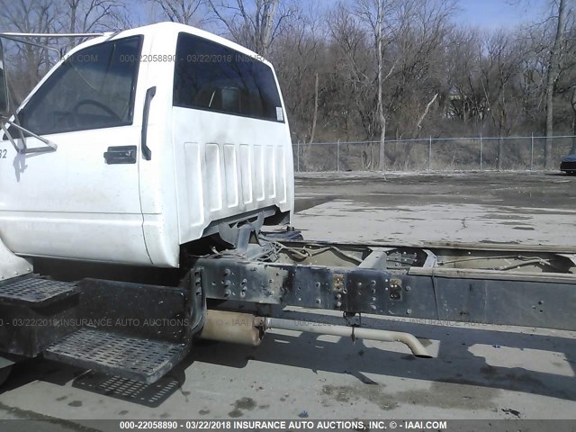 1GDL7H1P2WJ518659 - 1998 GMC C7500 C7H042 WHITE photo 7