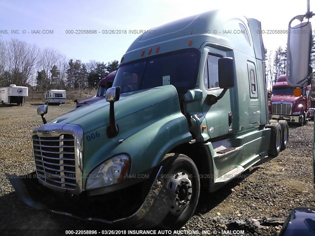 3AKJGLD59ESFU6499 - 2014 FREIGHTLINER CASCADIA 125  GREEN photo 2