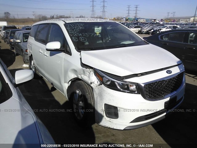 KNDMA5C10H6257703 - 2017 KIA SEDONA L WHITE photo 1