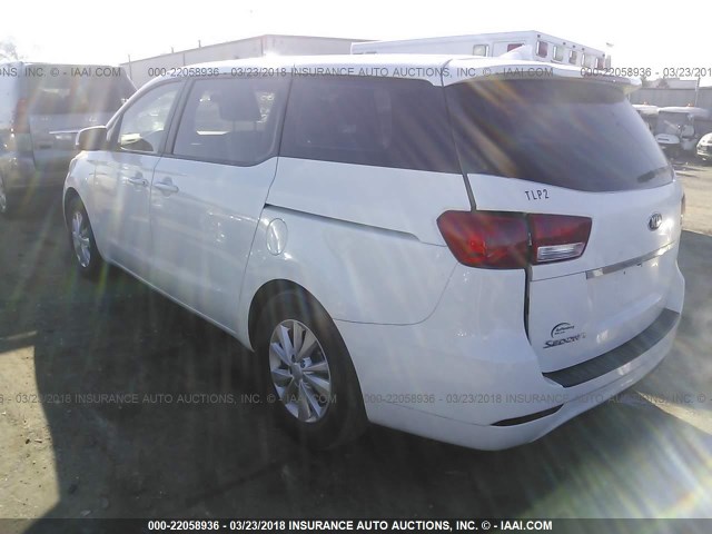 KNDMA5C10H6257703 - 2017 KIA SEDONA L WHITE photo 3