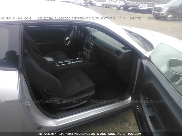 2B3CJ4DVXAH200132 - 2010 DODGE CHALLENGER SE SILVER photo 5