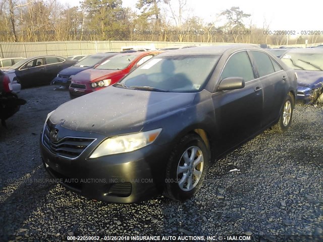 4T4BF3EK8BR179730 - 2011 TOYOTA CAMRY SE/LE/XLE Серый фото 2