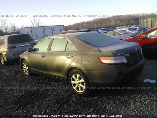 4T4BF3EK8BR179730 - 2011 TOYOTA CAMRY SE/LE/XLE Серый фото 3