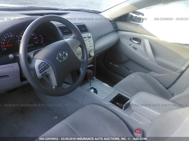 4T4BF3EK8BR179730 - 2011 TOYOTA CAMRY SE/LE/XLE Серый фото 5