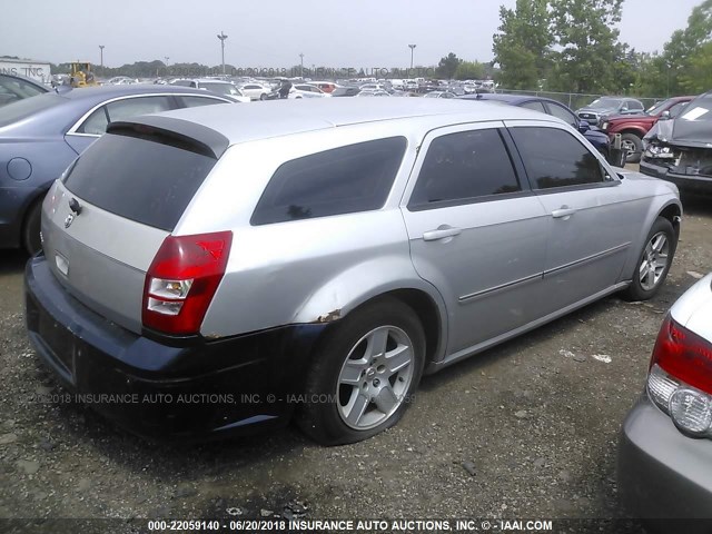 2D4FV47T28H190056 - 2008 DODGE MAGNUM SILVER photo 4