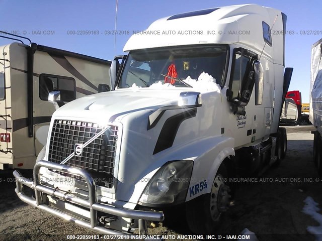 4V4NC9EH2FN931504 - 2015 VOLVO VNL L WHITE photo 2