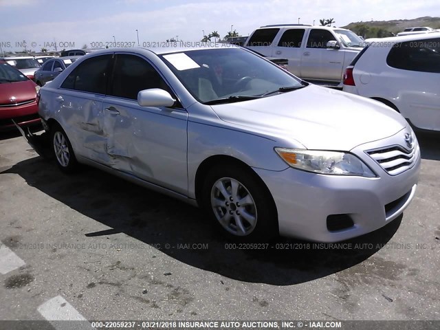 4T1BF3EK2BU661457 - 2011 TOYOTA CAMRY SE/LE/XLE Күміс фото 1