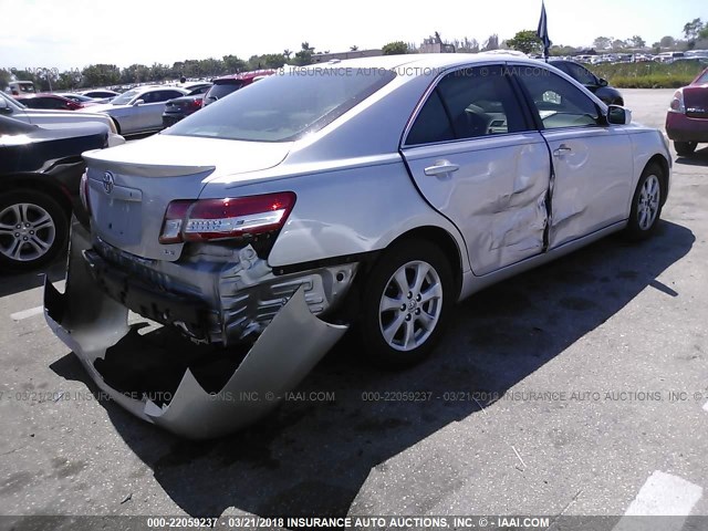 4T1BF3EK2BU661457 - 2011 TOYOTA CAMRY SE/LE/XLE Күміс фото 4