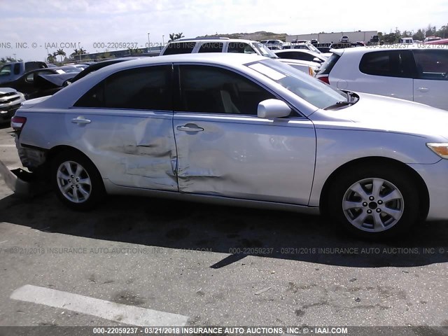 4T1BF3EK2BU661457 - 2011 TOYOTA CAMRY SE/LE/XLE Күміс фото 6